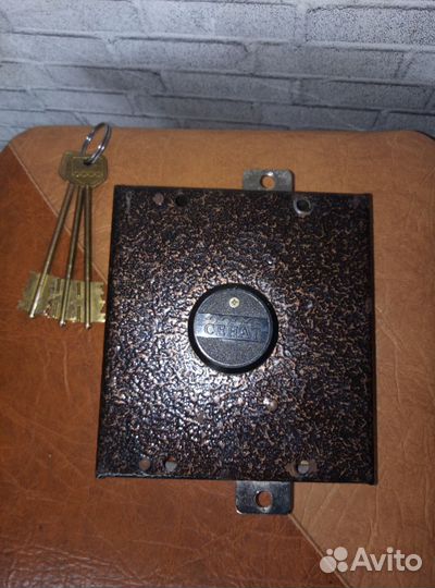 Замок дверной накладной б/у