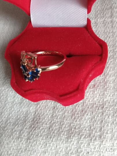 Золотое кольцо с сапфиром