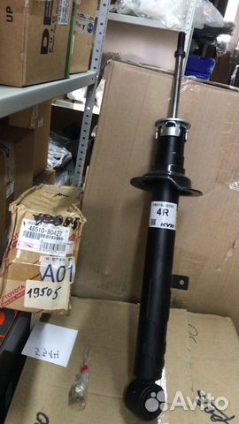 Амортизатор передний Toyota Lexus GS300