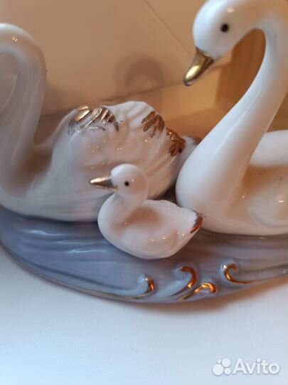 Статуэтка фарфор лебеди