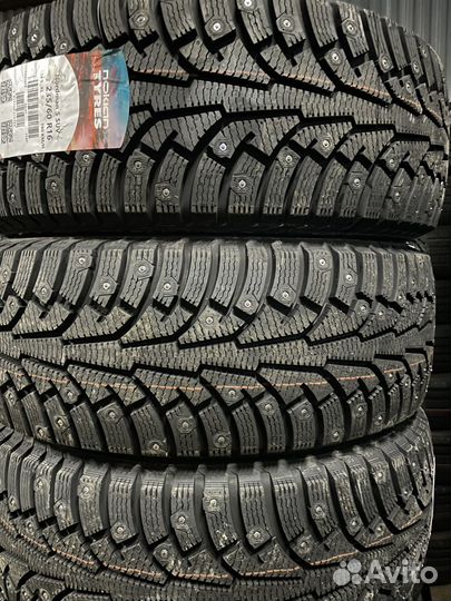 Nokian Tyres Hakkapeliitta 5 SUV 235/60 R18 104T