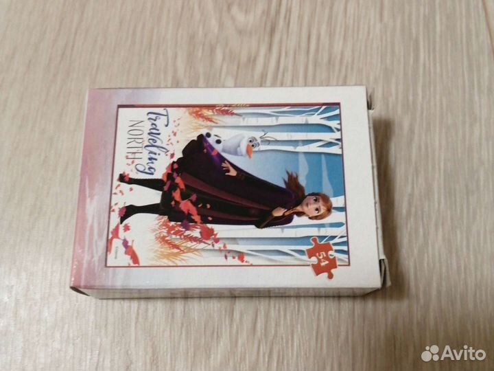 Значки, игрушка, пазлы