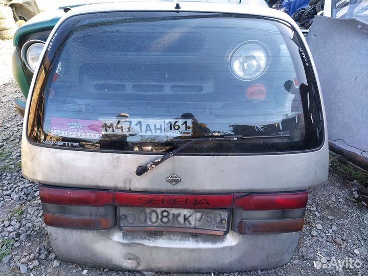 Крышка багажника Nissan Serena