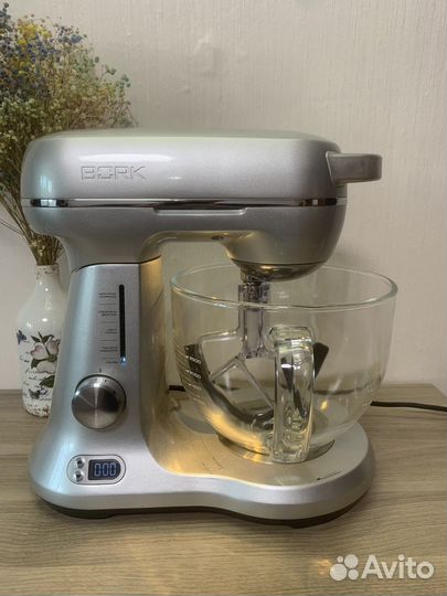 Миксер планетаный Bork b811