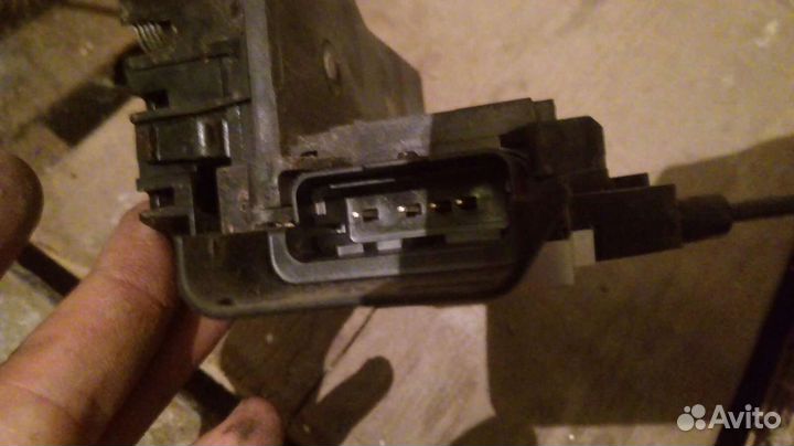 Замок двери передней правой на пежо 207