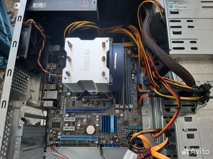 Материнская плата с процессором и памятью