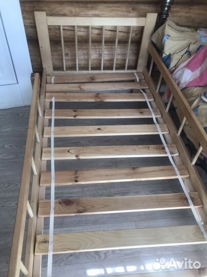 Детская кроватка с матрасом