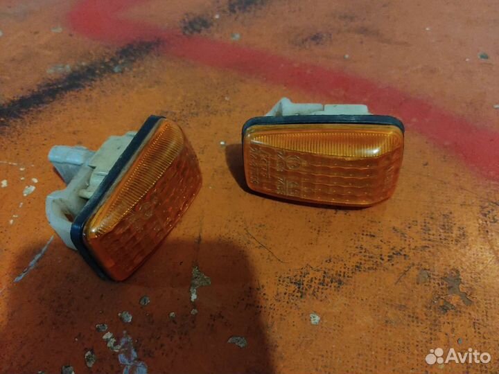 Повторитель в переднее крыло mitsubishi galant 6