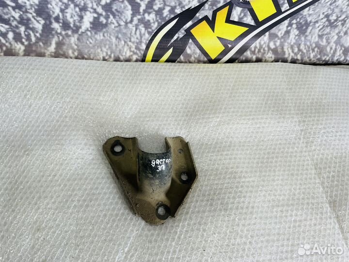 Кронштейн заднего рычага правый 4WD Arkana Duster