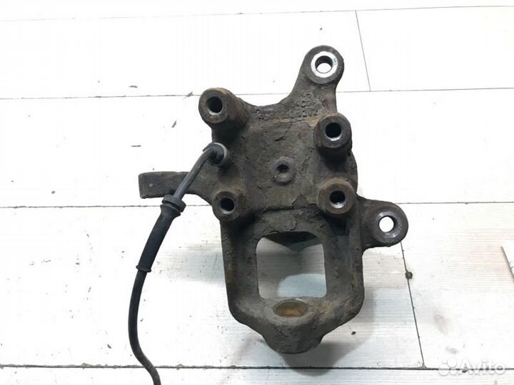 Поворотный кулак передний правый Mercedes Sprinter