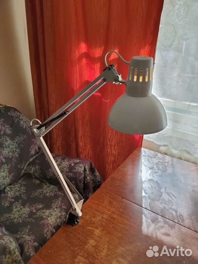 Лампа настольная белая Camelion KD-312