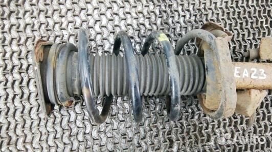 Стойка передняя правая mazda 5 1 (EEA23N501)