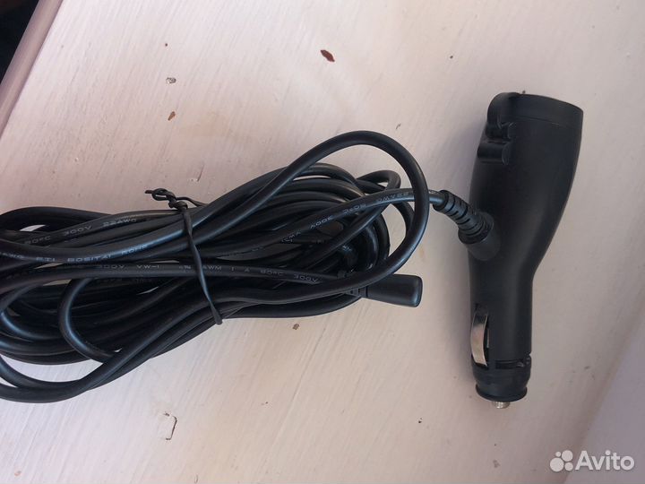 Зарядник на видеорегистратор