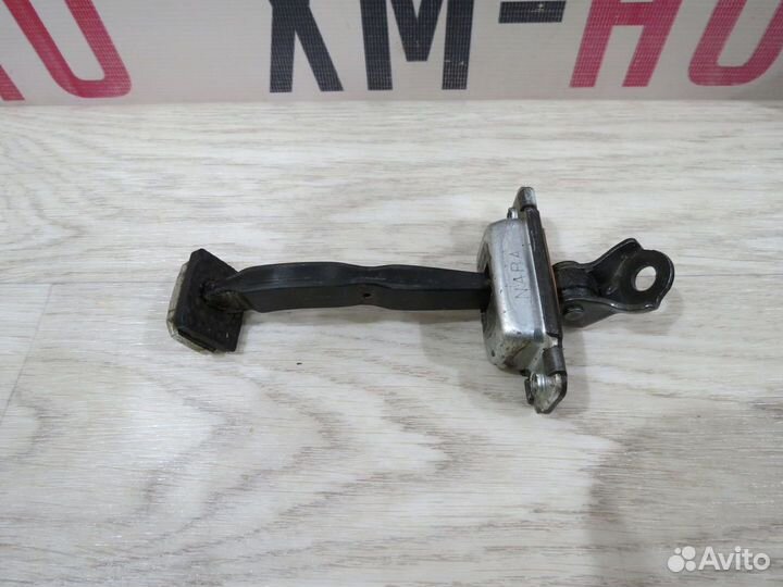 Ограничитель двери задний левый Kia Rio 4