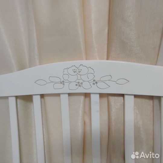 Детская кроватка с продольным маятником