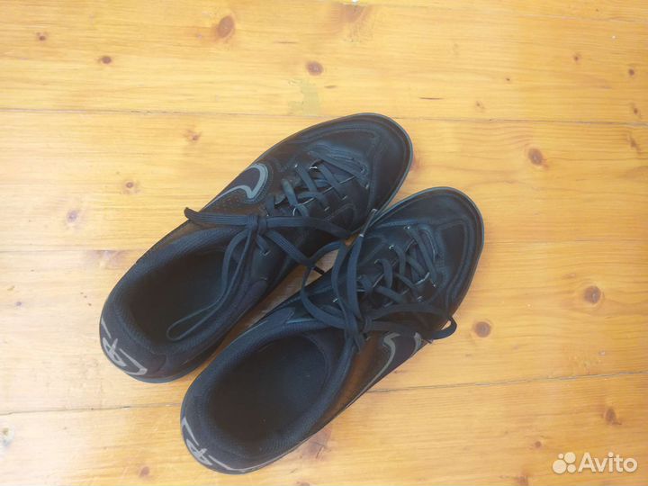 Бутсы мужские для зала Nike Tiempo Legend 9 Club