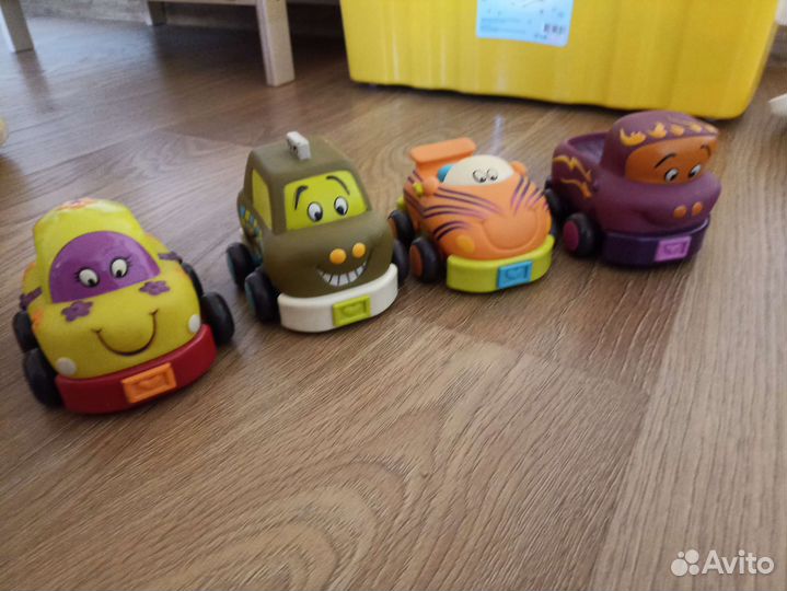 Набор из 4 игрушечных машинок Battat