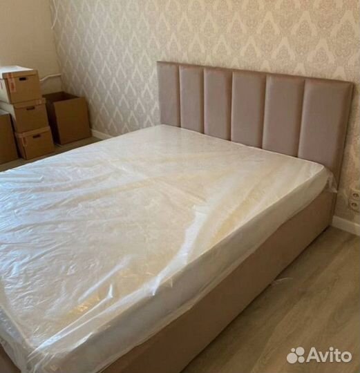 Кровать двухспальная с подъемным механизмом