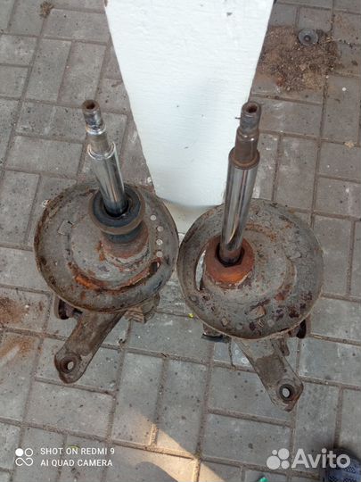 Кулаки поворотные с амортизаторами от Ауди 100 с-3