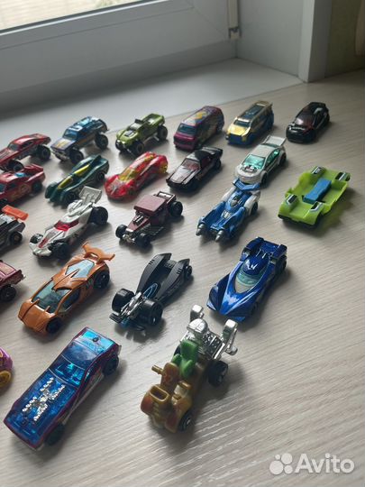 Машинки hotwheels