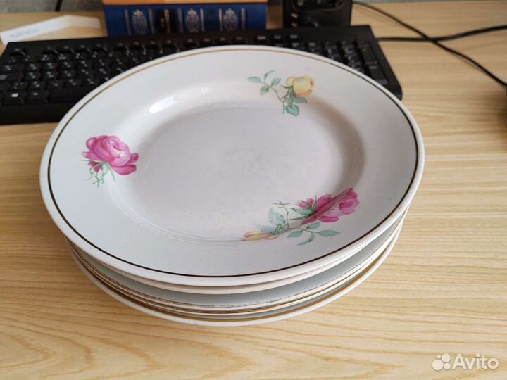 Фарфоровые тарелки