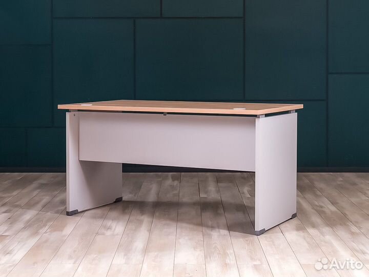 Офисный стол для менеджера