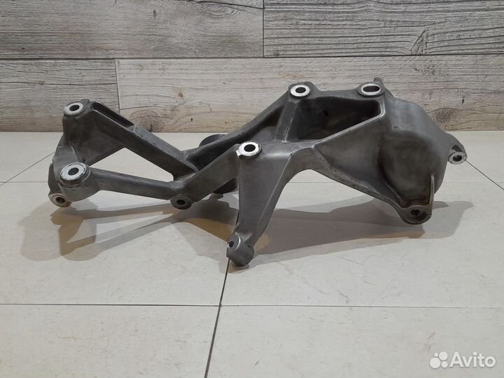 Кронштейн генератора VW Touareg NF