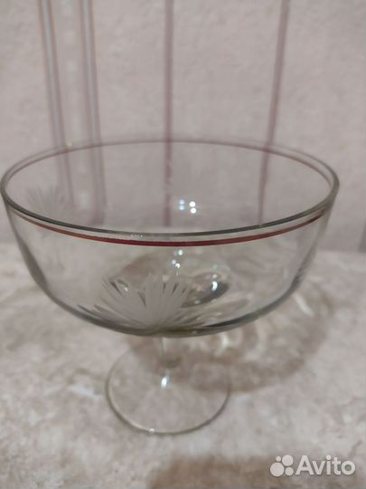 Конфетница на ножке, стекло. 350 мл