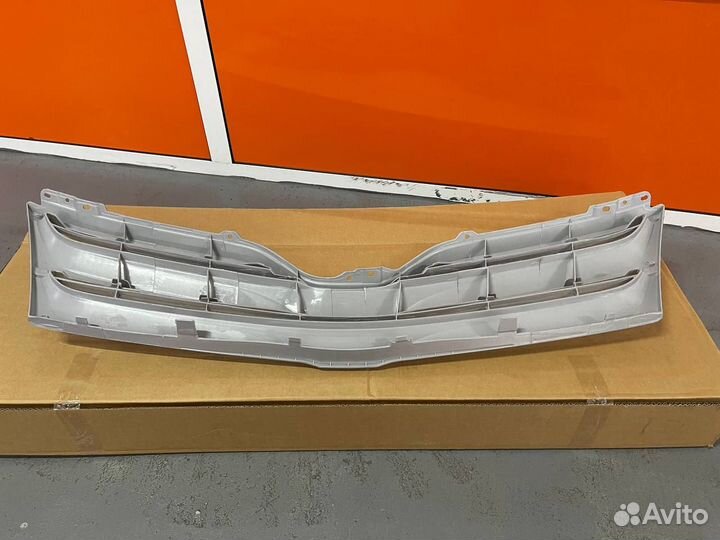 Решетка радиатора Toyota Venza 2012-2016