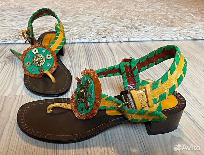 Босоножки женские