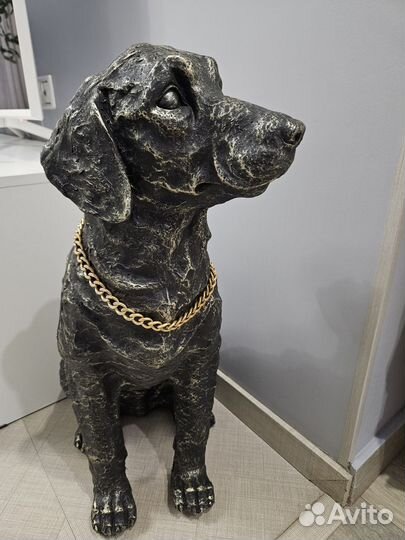 Собака статуя