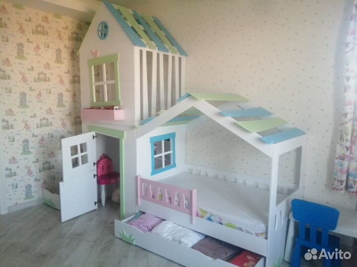 Комплект мебели в детскую