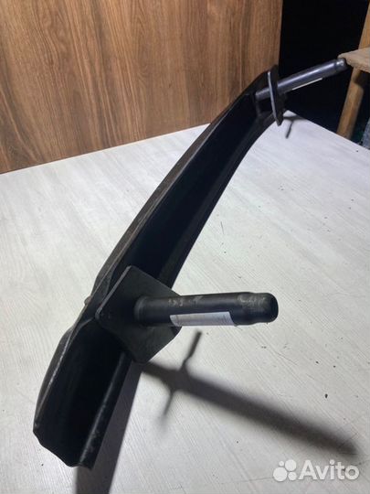 Усилитель бампера задний Volkswagen Jetta AVH 2003