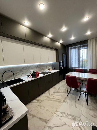 Кухня под потолок из мдф на заказ в Челябинске