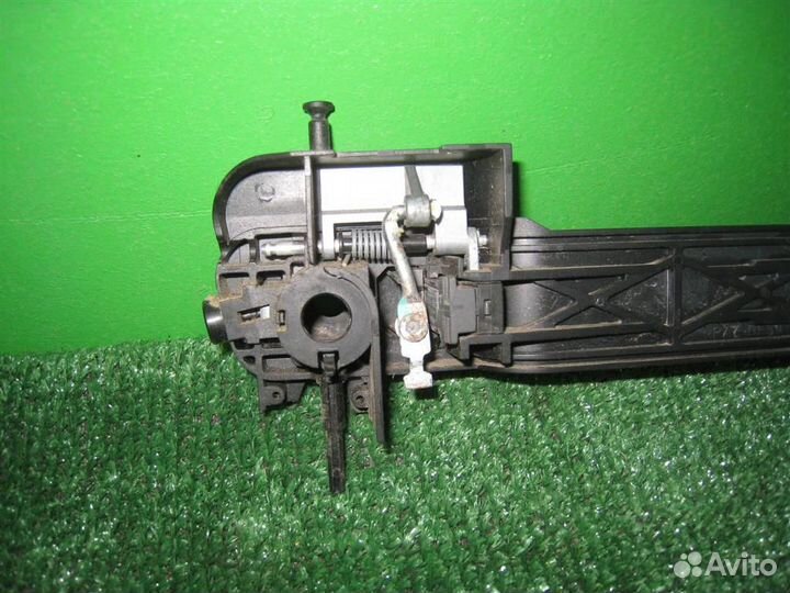 Ручка наружная двери передней левой Ford Fiesta