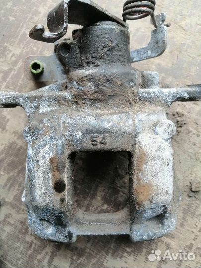 Задний правый Суппорт ford transit 2016 года