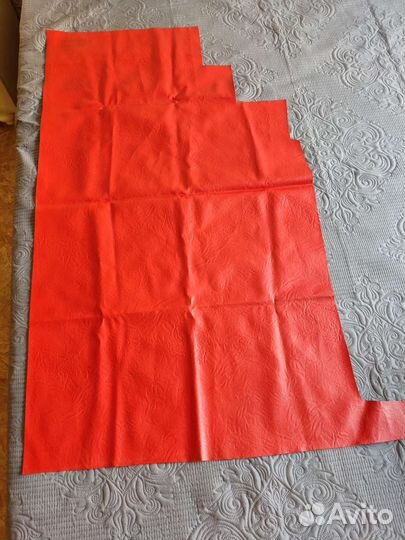 Винилискожа, темно-красная, остаток