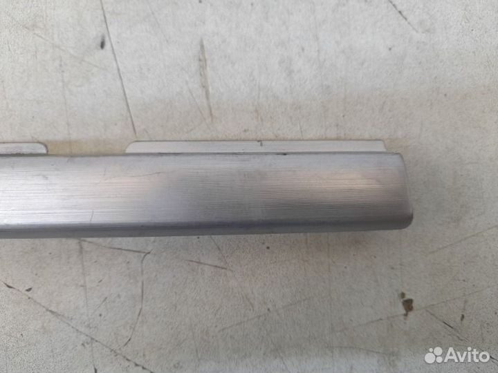 Накладка обшивки двери задняя левая Toyota Land