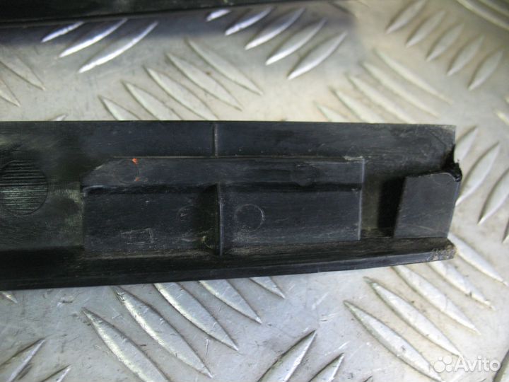 Молдинг заднего стекла Honda HR-V 3D 1999г