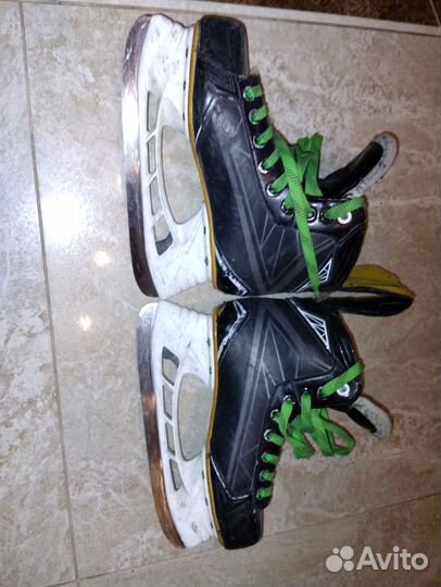 Коньки хоккейные