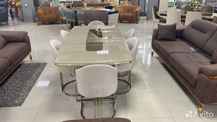 Стол обеденный и стулья