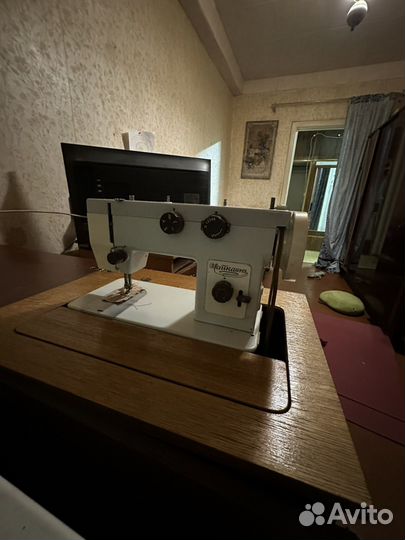 Швейная машинка 143 бу