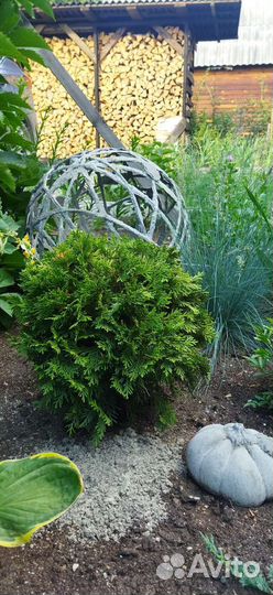 Бетонный шар украшение дачи