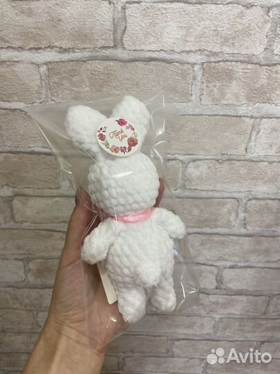 Вязанные игрушки зайка