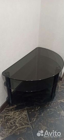 Стеклянная тумба под тв