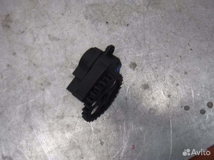 Моторчик заслонки отопителя Chevrolet Cruze F16D3