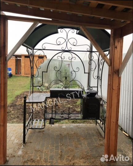 Мангал с крышей