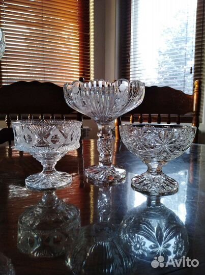 Ваза для фруктов на ножке