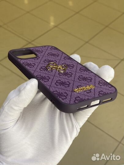 Чехол на iPhone 11 guess