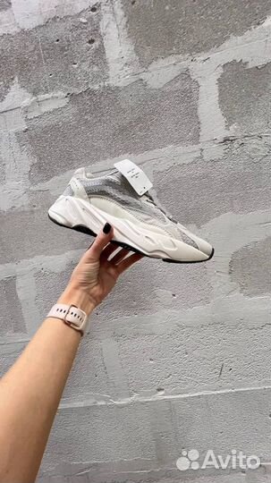 Кроссовки разнопарые остатки Adidas Yeezy Boost 70